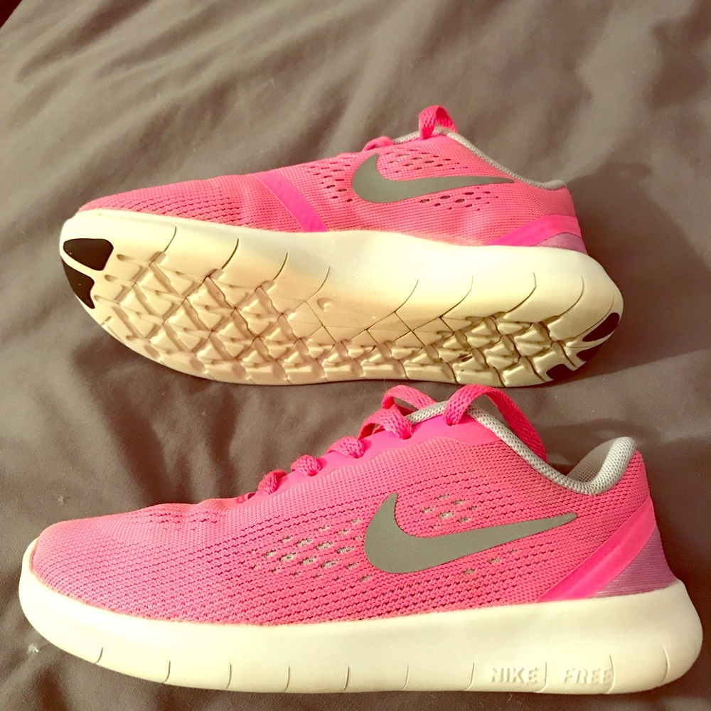 Girls size 13 Nike Free RN sneaker